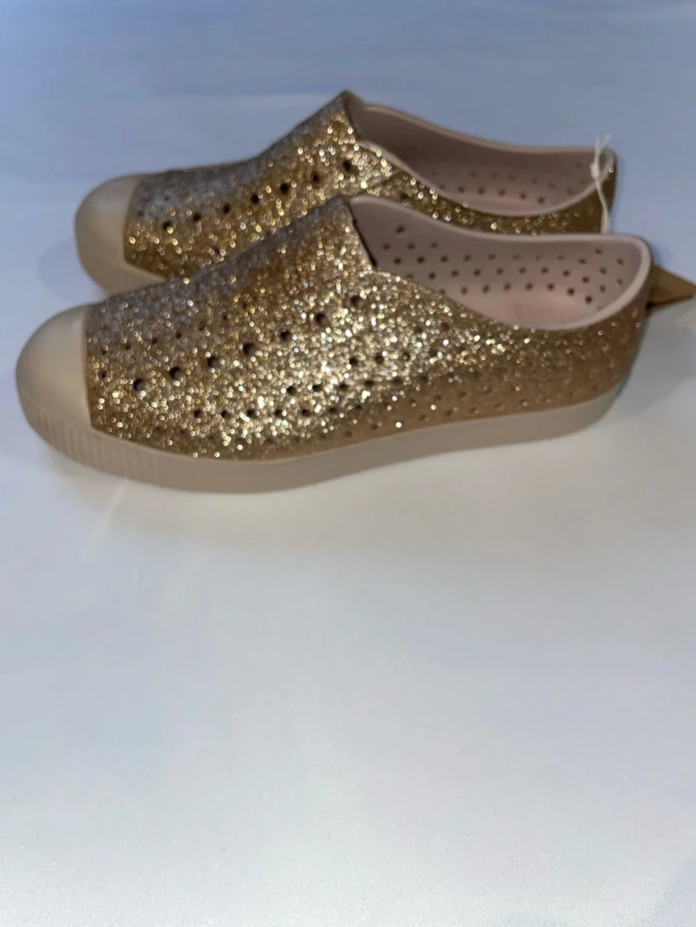 Native Jefferson Bling. Size 5. Rock Salt Pink